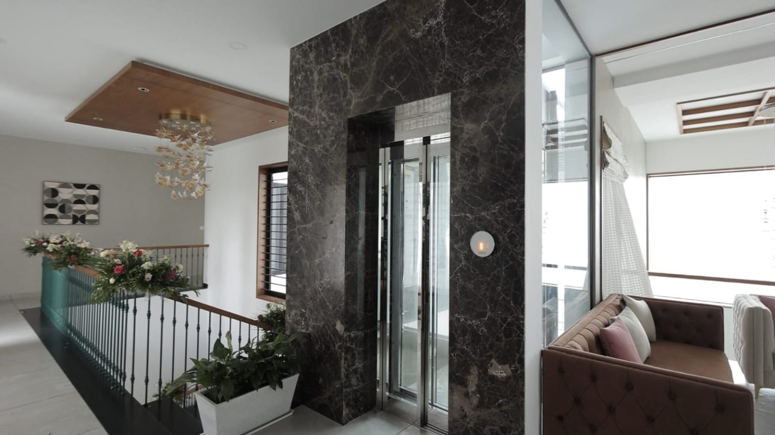 LUXURY ELEVATOR